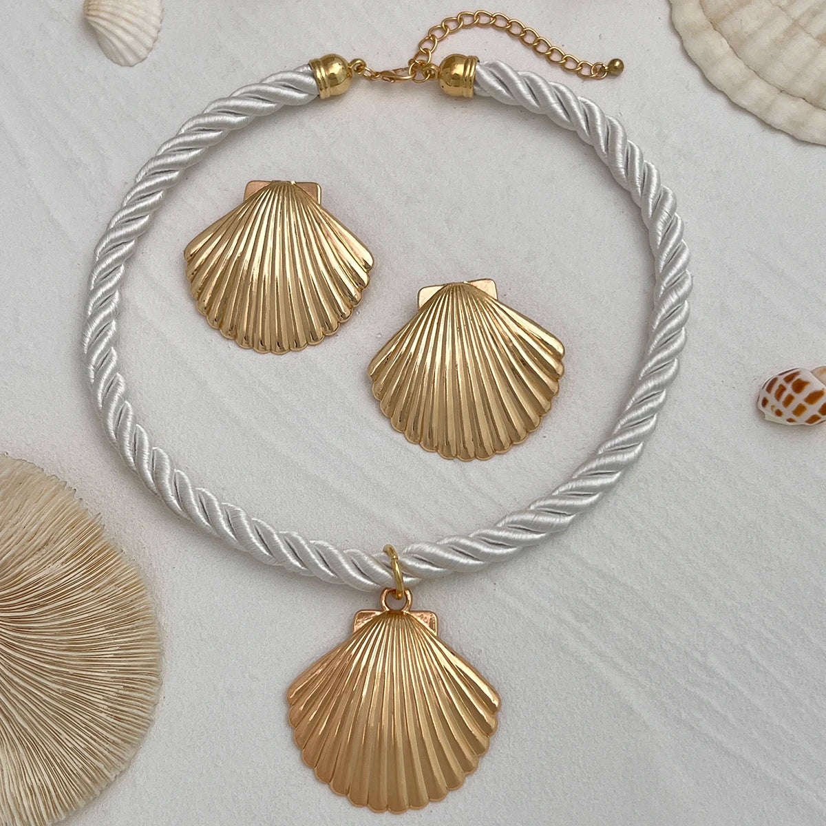 Ingemark Creative Unique Big Metal Scallop Pendant Choker Necklace Stud Earrings for Women 2025 New Fashion Summer Jewelry Set