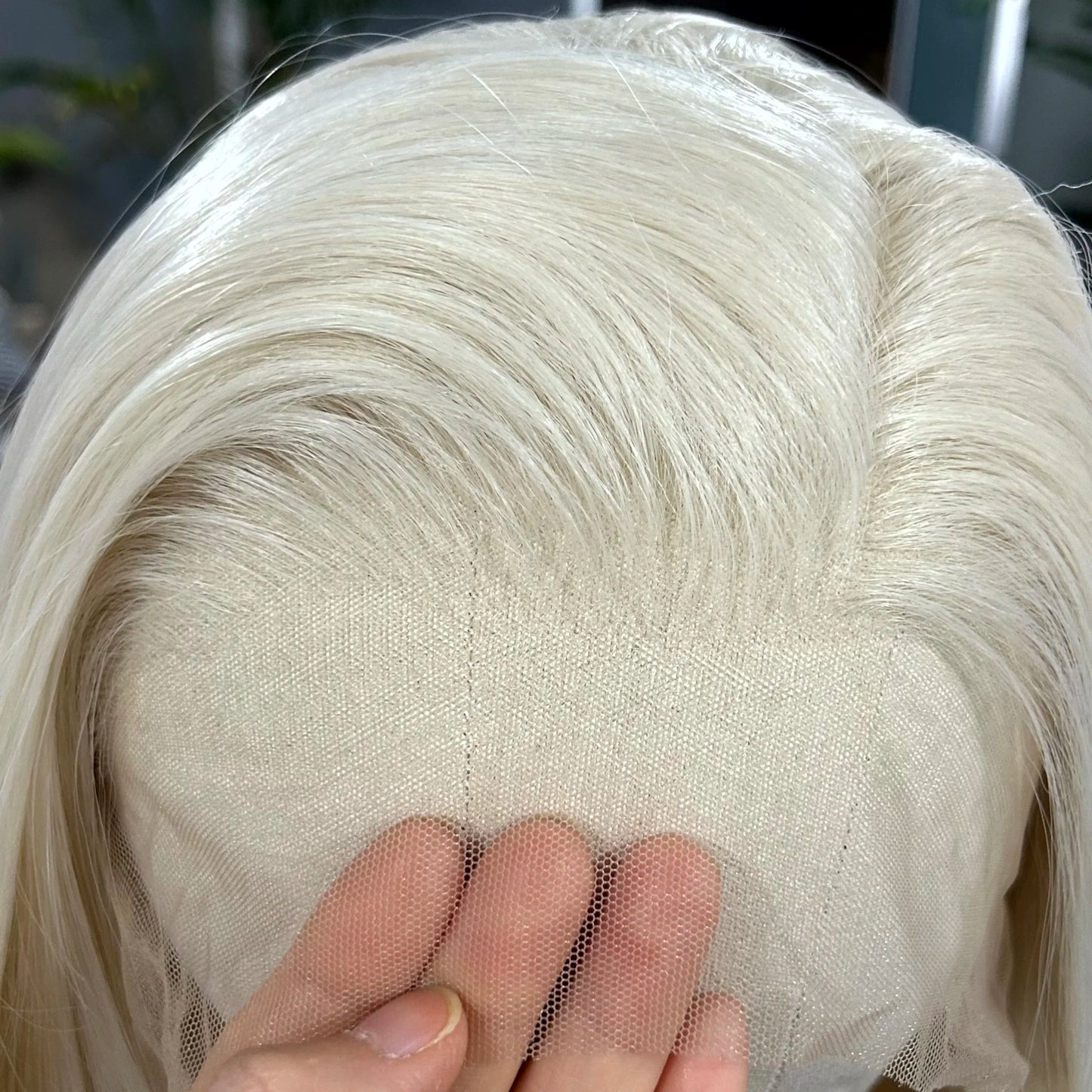 Platinum Blonde Long Wavy Synthetic Wig Free Part Loose Wave Natural Curly 13X4 Lace Front Wigs for Women Daily Party Cosplay