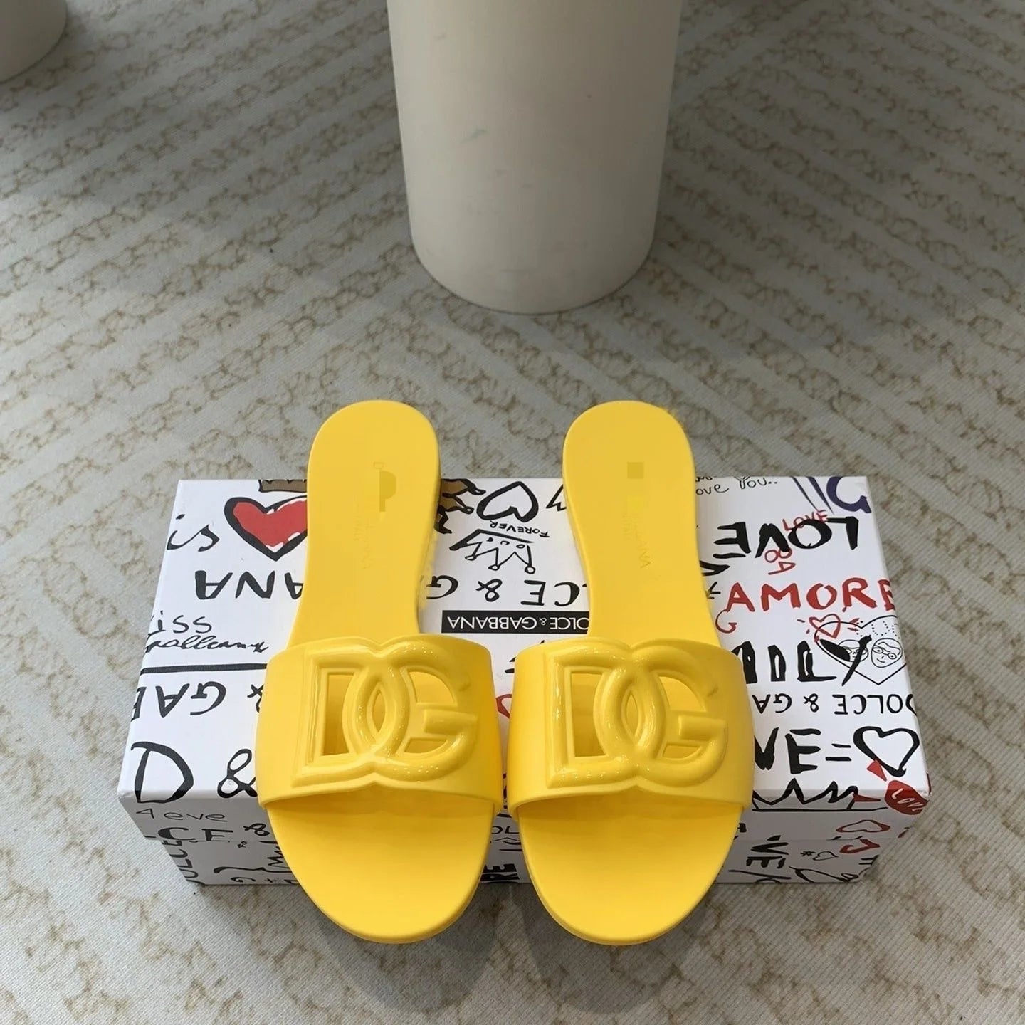 New Summer Ins Trendy Women's Slippers, Flat-soled Hollow Flip-flops, Fashionable and Versatile Casual Sandals