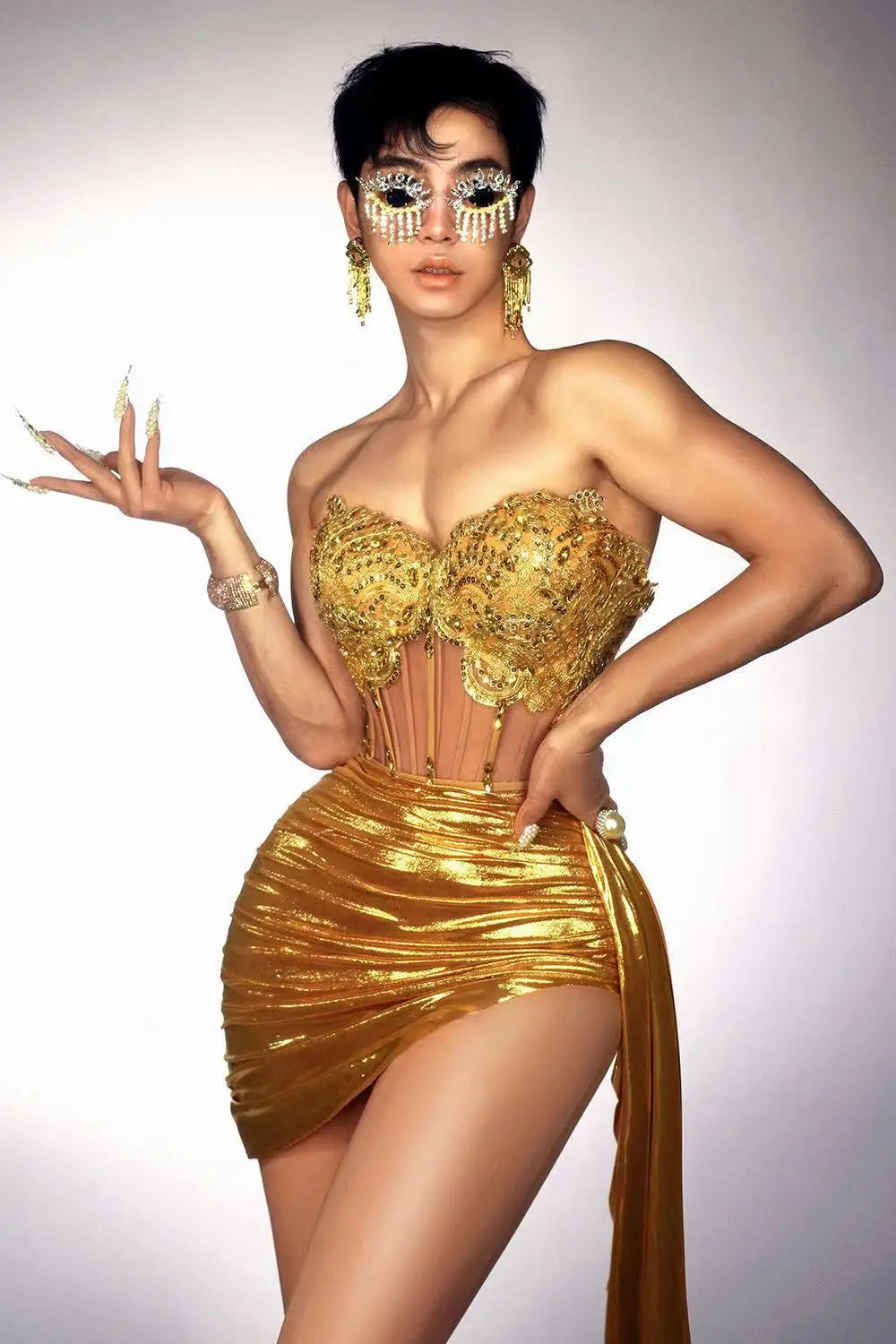 Women Glitter dress Sets, Sexy Strapless Sequins Rhinestone Luxury Gold Dress Design 2024 Stage Show Outfit