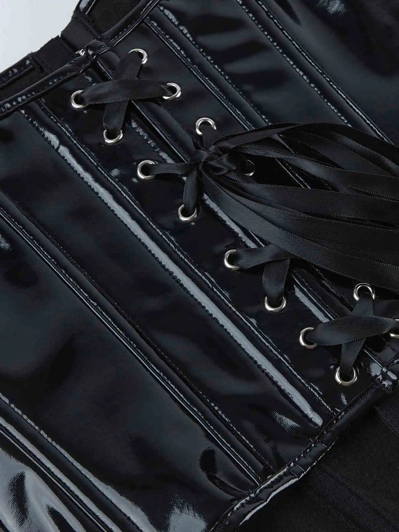 Corset with bright leather and breasted corset is fashionable and sexy. Wear a palace body-shaping coat outside the waist.