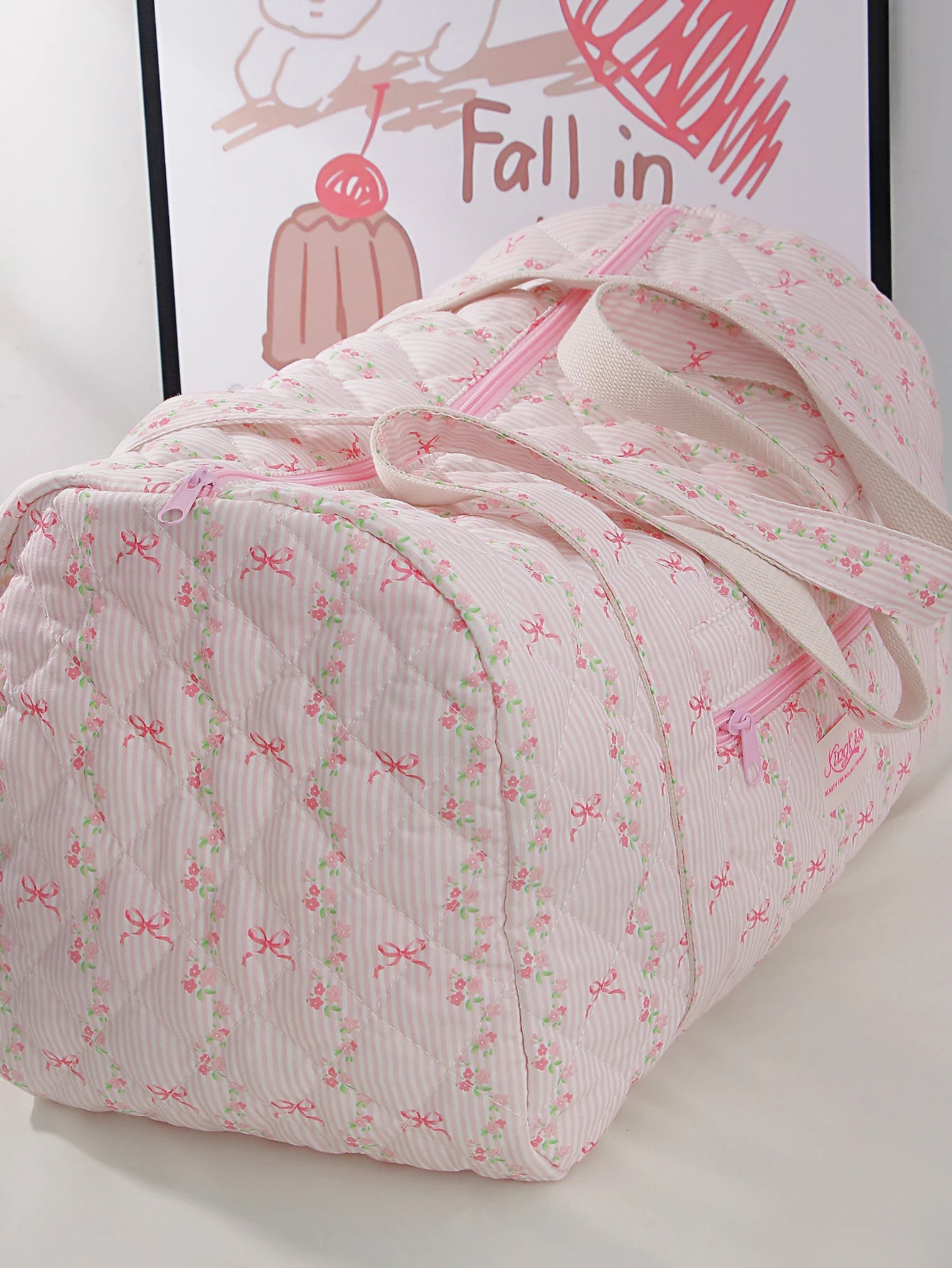 1pcs pink striped travel makeup bag,fashionable and casual portable makeup bag, large capacity cute travel toiletry bag