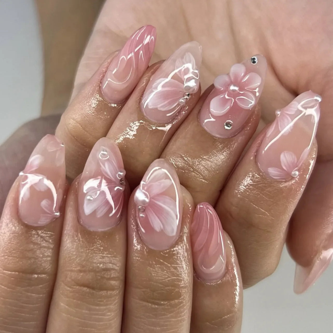 24pcs Flower Pattern Fake Nail Korean Sweet Pink Almond False Nail Tips for Lady Girl Wearable Detachable Simple Press on Nails