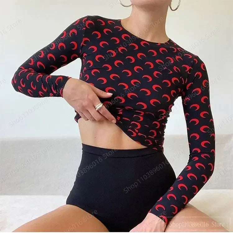 Moon Printed Tshirt Graphic Top for Women Stretchy Slim Korean Fall Spring Long Sleeve Tees Y2k Grunge T-Shirt 2000s Clothes