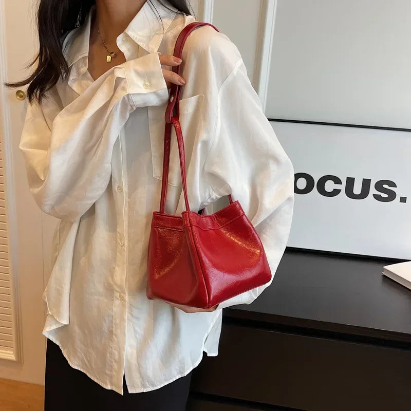 Design Sense Red Women New 2024 Fashion Texture Shoulder Bag Popular Popular Hand Tote Bags for Women Handbags Red Purse Bolsa