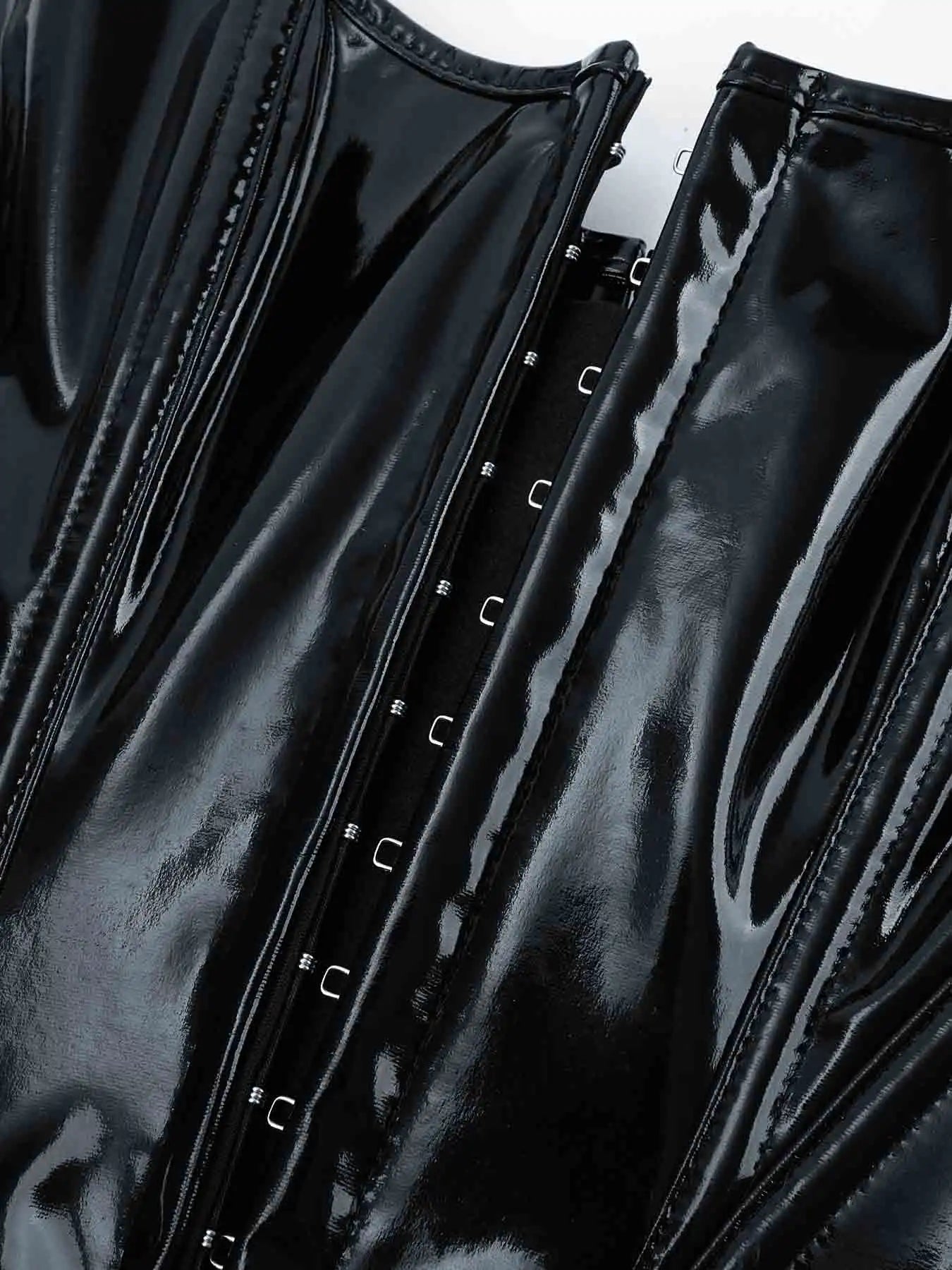 Corset with bright leather and breasted corset is fashionable and sexy. Wear a palace body-shaping coat outside the waist.