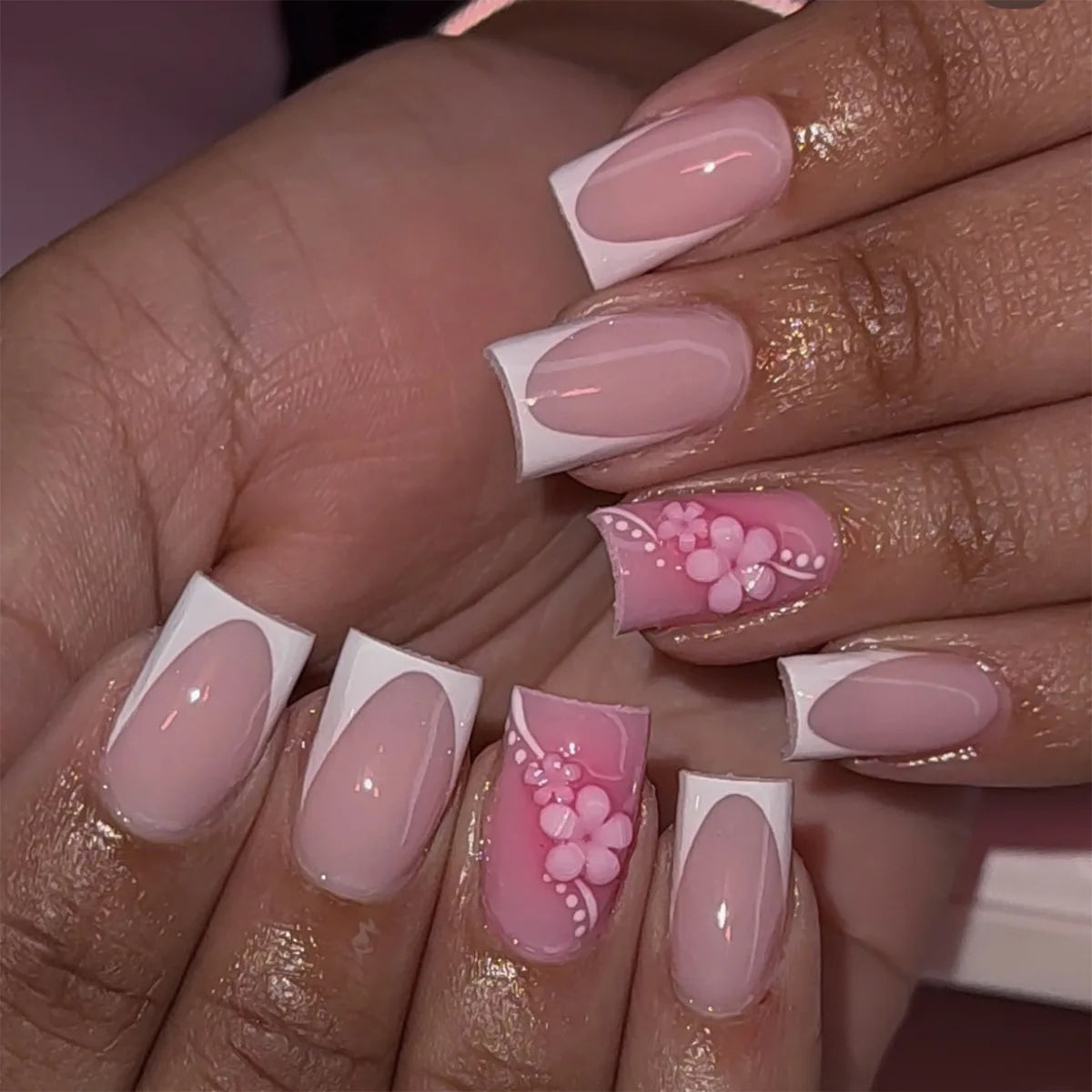 24pcs Short French Press on Nails White Flower Stripes Print Fake Nail Tips Full Cover Wearable Square Head False Nail Tips