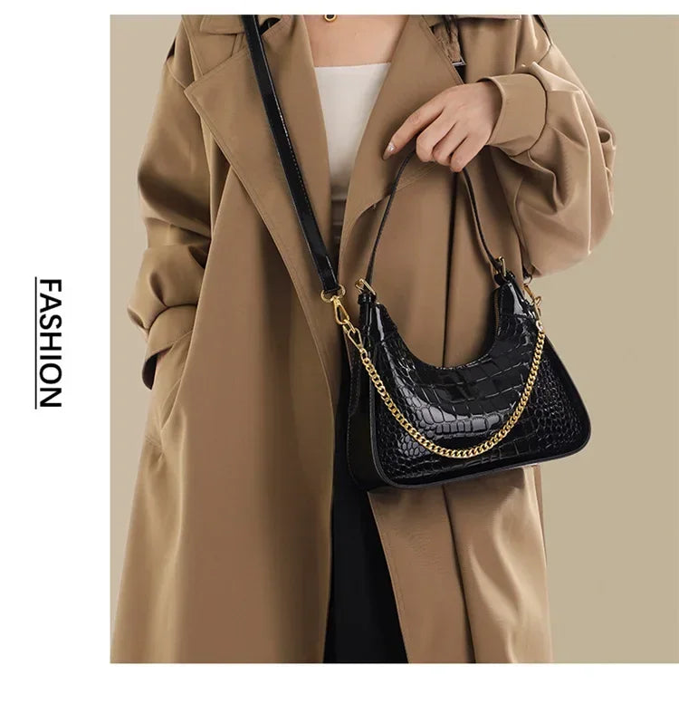 Women's Large - Capacity Tote Bag | Casual Simple Shoulder Style, Retro - Inspired Design for Commuting, Spacious Interior