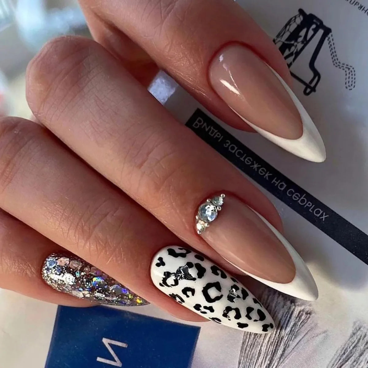 24pcs White French False Nails y2k White Star Ballerina Coffin Press on Nails Detchable Full Cover Fake Nails Tips For Girls