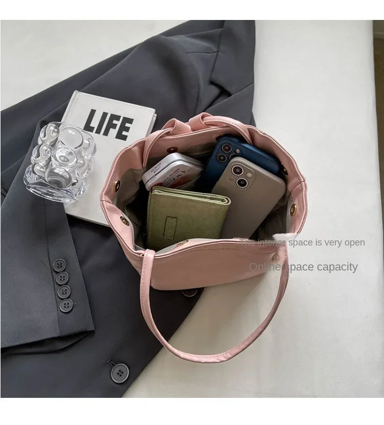 Design Sense Red Women New 2024 Fashion Texture Shoulder Bag Popular Popular Hand Tote Bags for Women Handbags Red Purse Bolsa