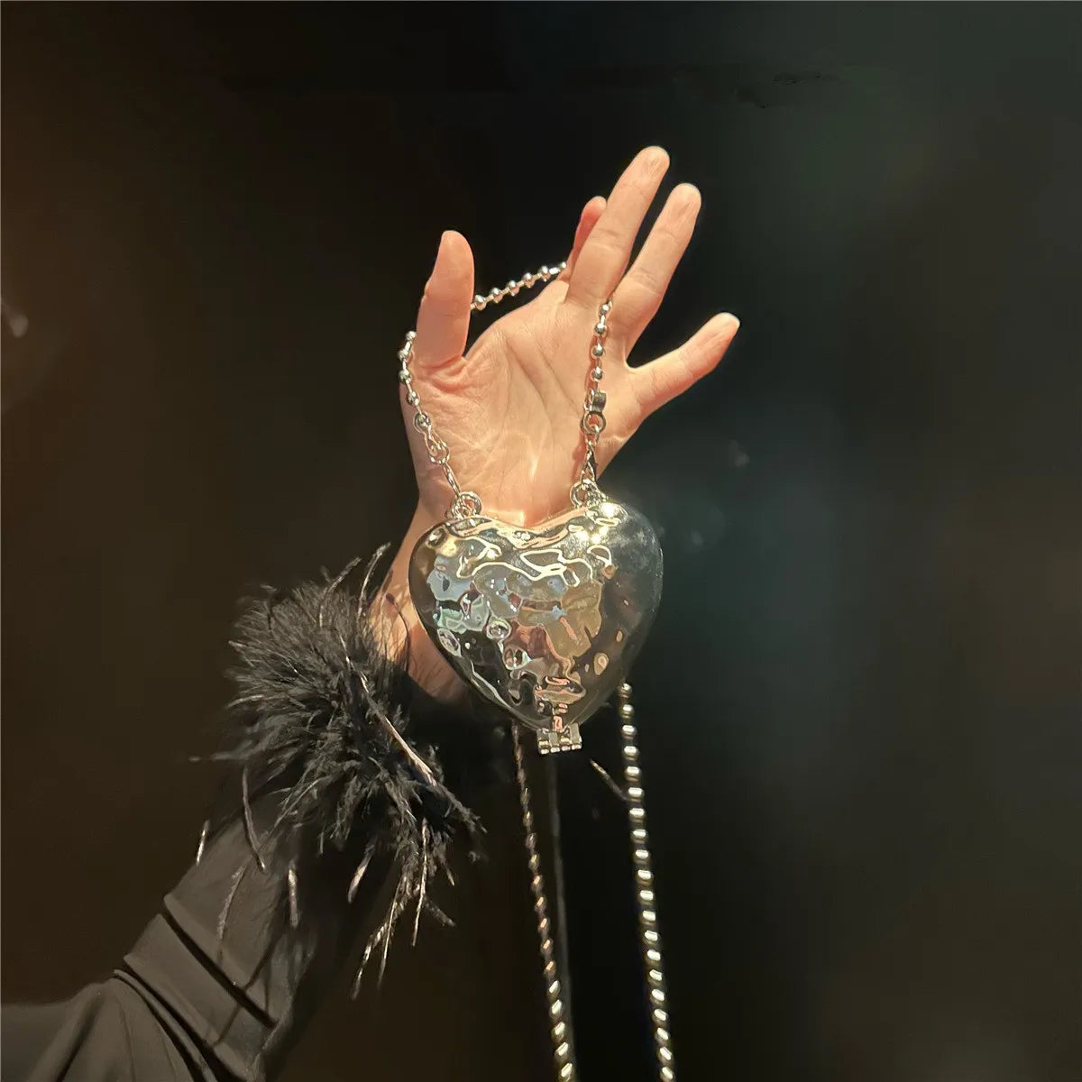 Luxury Small Bling Heart Shape Diamond Evening Clutch Rhinestones Purse Ladies Fashion Bag Designer for Women Chain Shoulder Bag