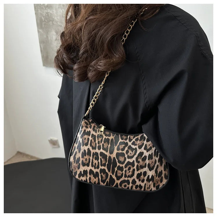Vintage Style Square Handbag Crossbody Bag Adjustable Strap Women Messenger Shoulder Bag Sophisticated Accessory Tote Bag Purse