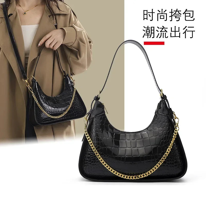 Women's Large - Capacity Tote Bag | Casual Simple Shoulder Style, Retro - Inspired Design for Commuting, Spacious Interior