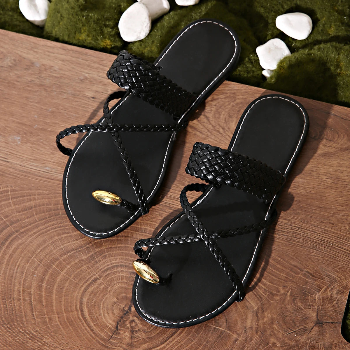Fashion Gold Clip Toe Sandals Women 2025 Summer Flat Heels Beach Flip Flops Woman Plus Size 43 Lightweight Outdoor Slippers
