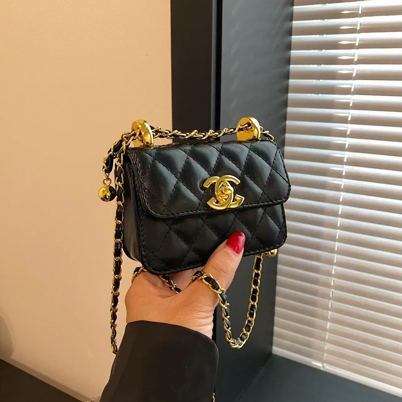 2025 New Arrival! Women's High-Quality Textured Small Square Bag - Trendy Chain Shoulder Design, Versatile for All Occasions