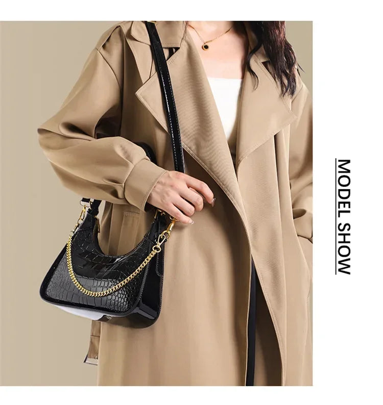 Women's Large - Capacity Tote Bag | Casual Simple Shoulder Style, Retro - Inspired Design for Commuting, Spacious Interior