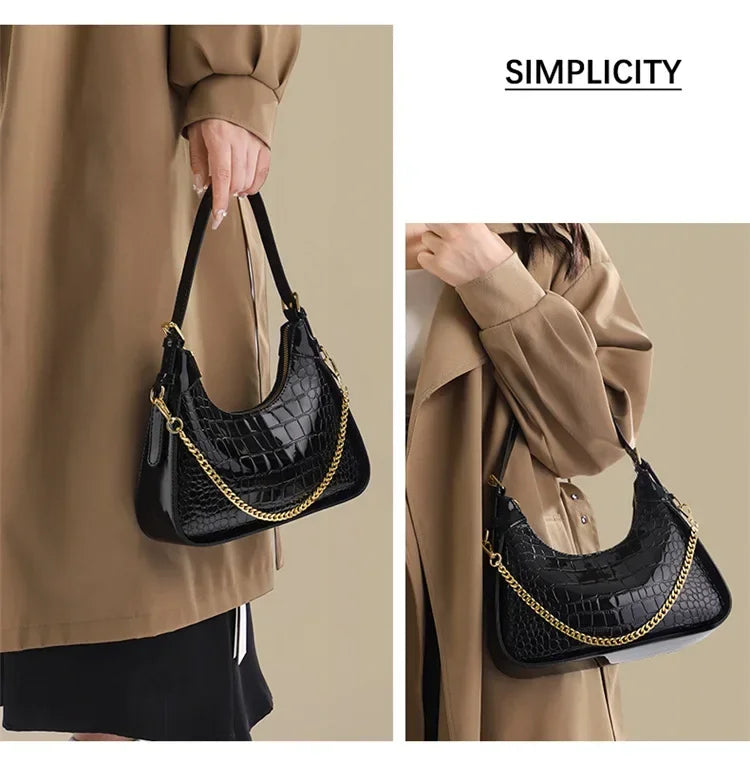 Women's Large - Capacity Tote Bag | Casual Simple Shoulder Style, Retro - Inspired Design for Commuting, Spacious Interior