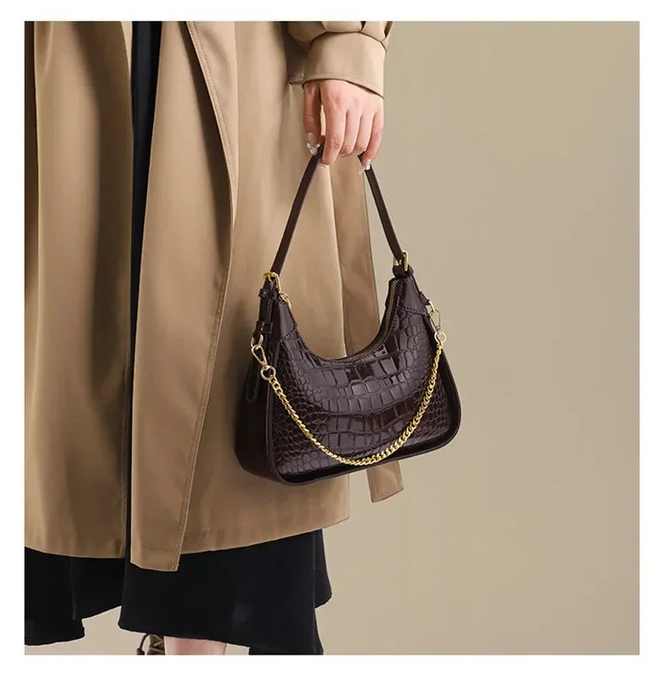 Women's Large - Capacity Tote Bag | Casual Simple Shoulder Style, Retro - Inspired Design for Commuting, Spacious Interior
