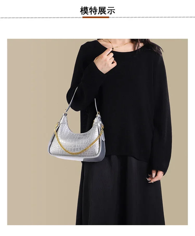 Women's Large - Capacity Tote Bag | Casual Simple Shoulder Style, Retro - Inspired Design for Commuting, Spacious Interior