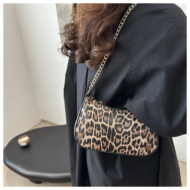 Vintage Style Square Handbag Crossbody Bag Adjustable Strap Women Messenger Shoulder Bag Sophisticated Accessory Tote Bag Purse