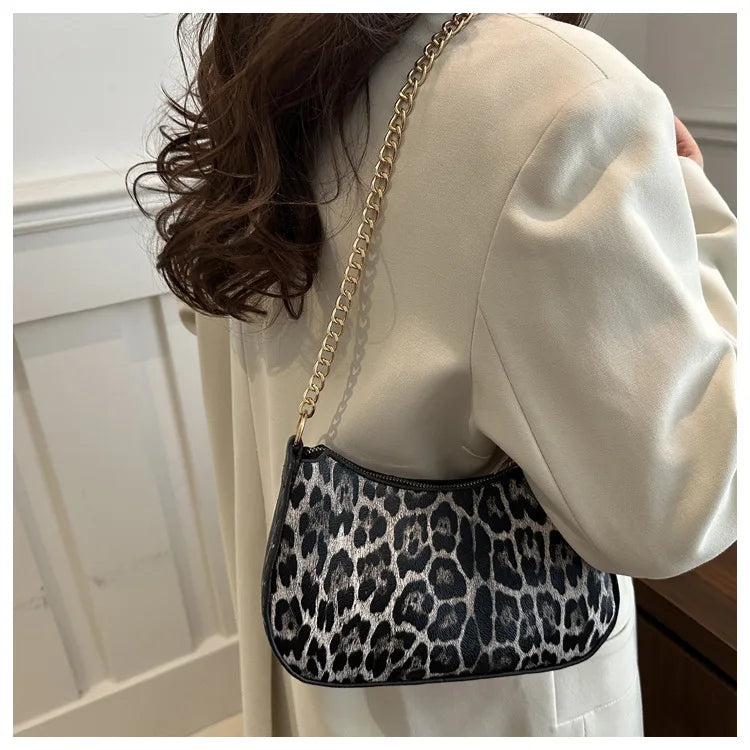Vintage Style Square Handbag Crossbody Bag Adjustable Strap Women Messenger Shoulder Bag Sophisticated Accessory Tote Bag Purse