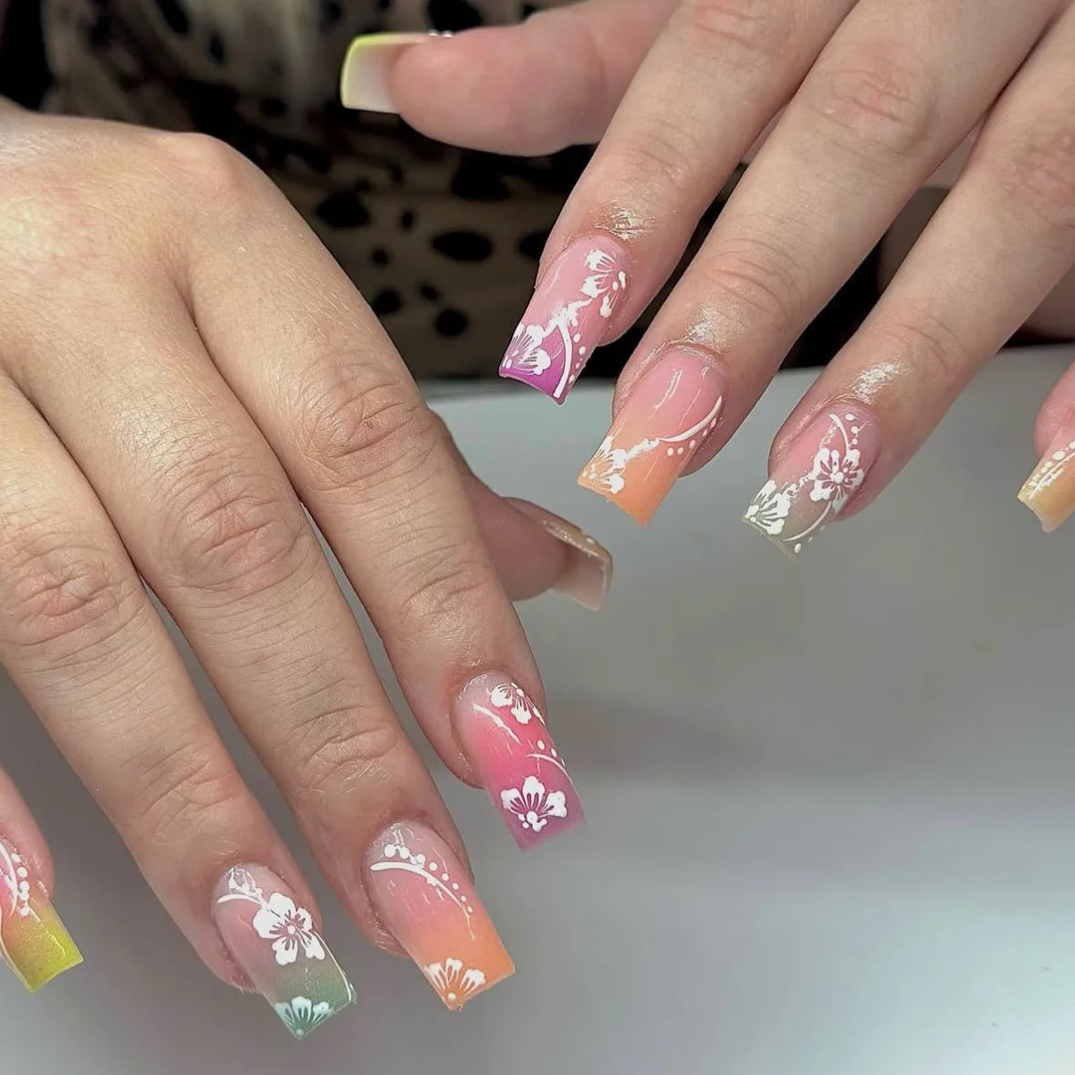 24Pcs Fairy White Flower Fake Nails Pink French Tip Press on Nails Short Square Wearable False Nail for Girls DIY