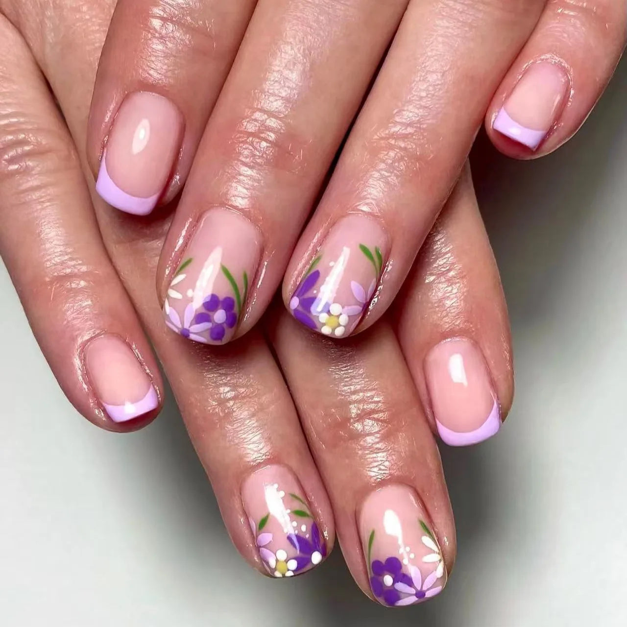 24Pcs Fairy White Flower Fake Nails Pink French Tip Press on Nails Short Square Wearable False Nail for Girls DIY