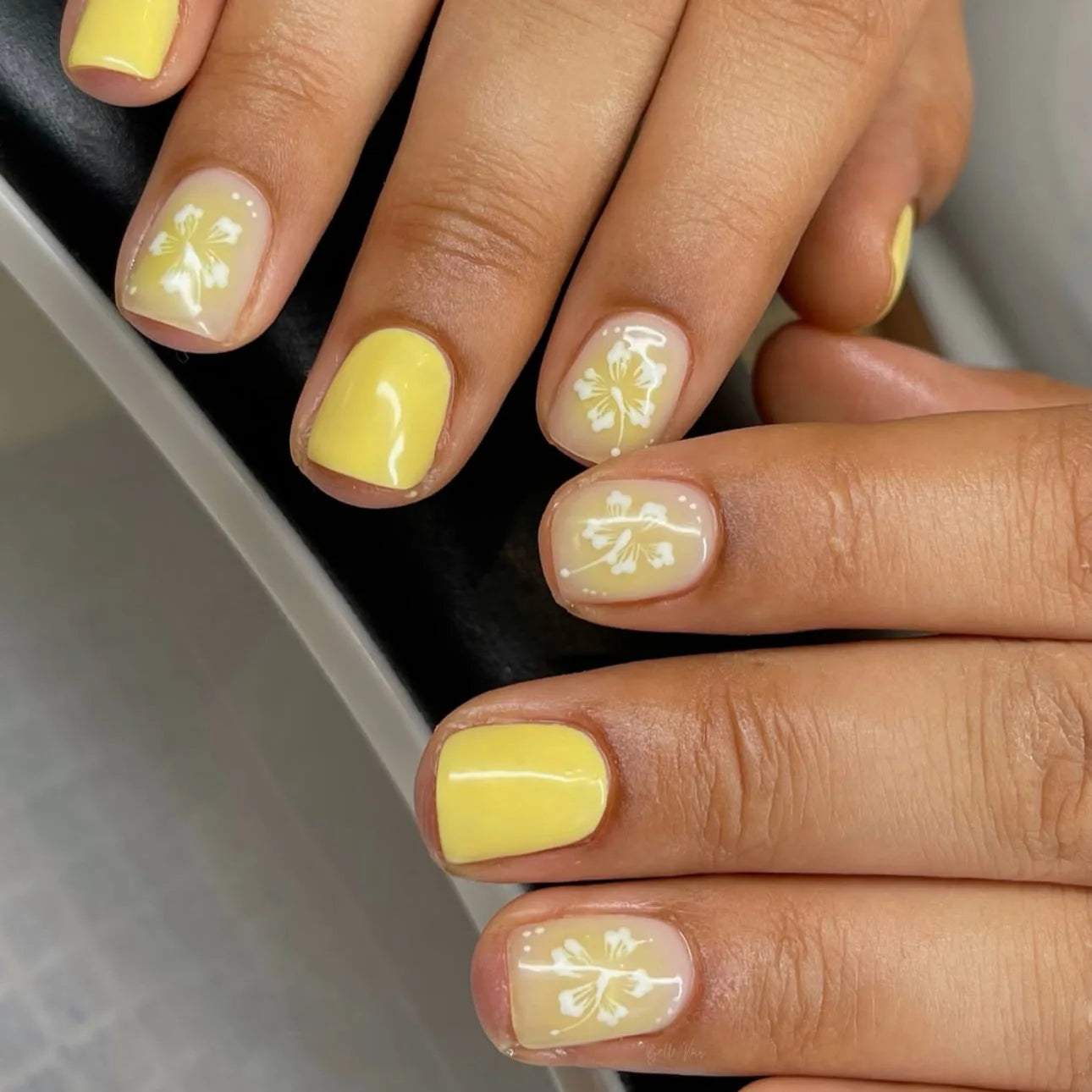 24Pcs Fairy White Flower Fake Nails Pink French Tip Press on Nails Short Square Wearable False Nail for Girls DIY