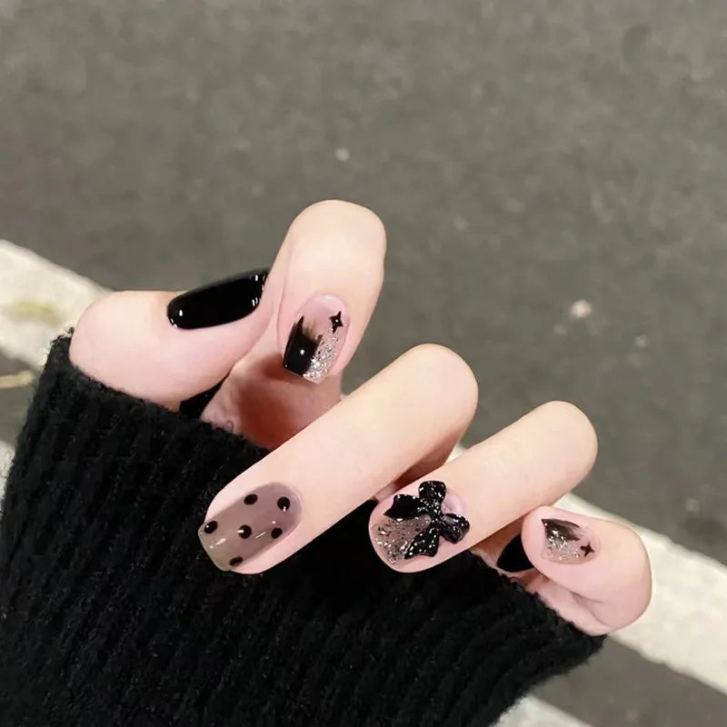 Short French Fake Nails Black Bow Design Press on Nail Tips with Glitter Love Heart Pattern Artificial Nail Tips for Girls 24pcs