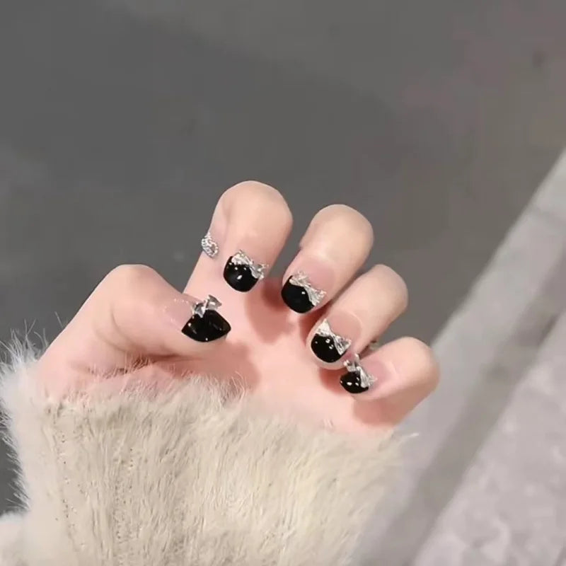 Short French Fake Nails Black Bow Design Press on Nail Tips with Glitter Love Heart Pattern Artificial Nail Tips for Girls 24pcs