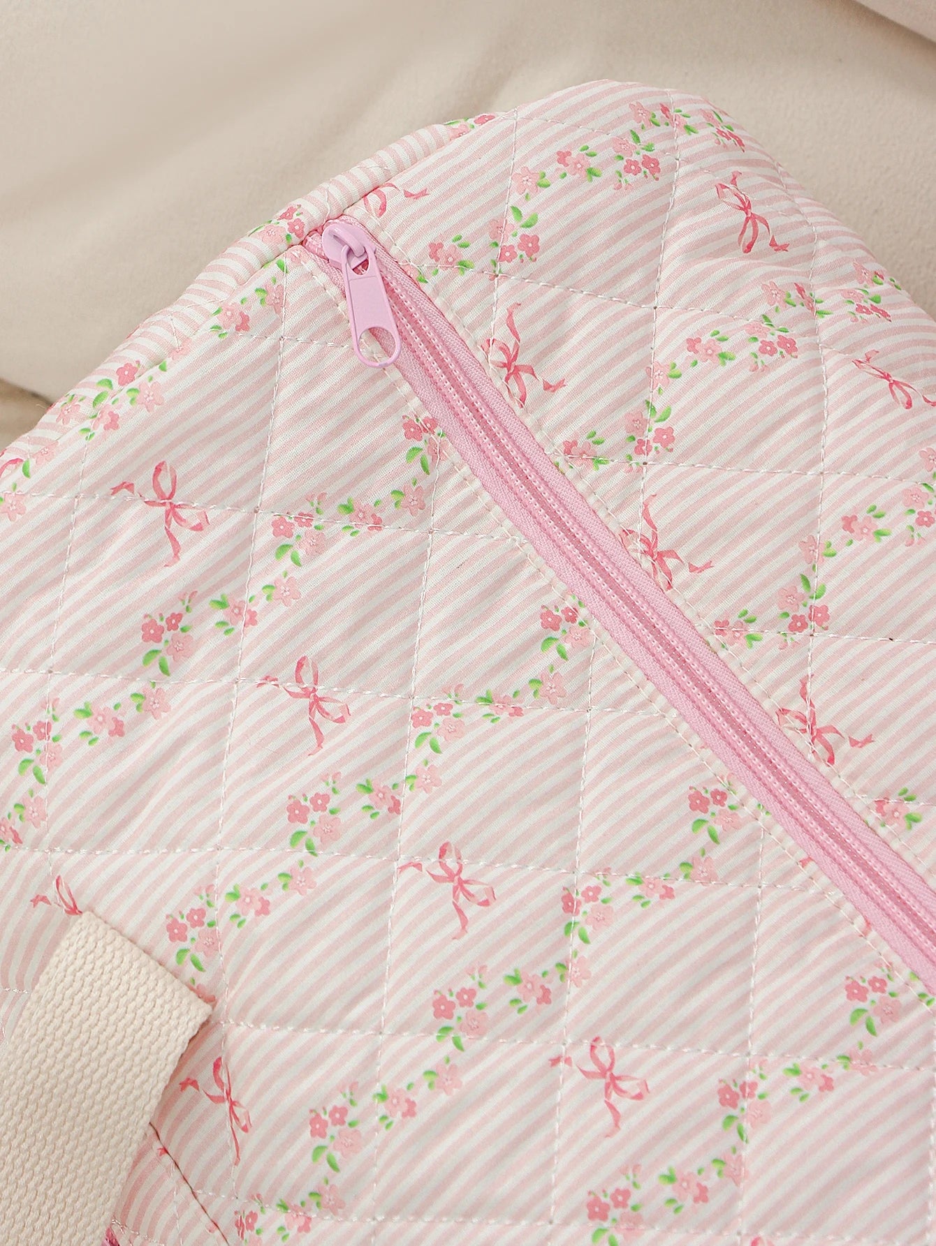1pcs pink striped travel makeup bag,fashionable and casual portable makeup bag, large capacity cute travel toiletry bag
