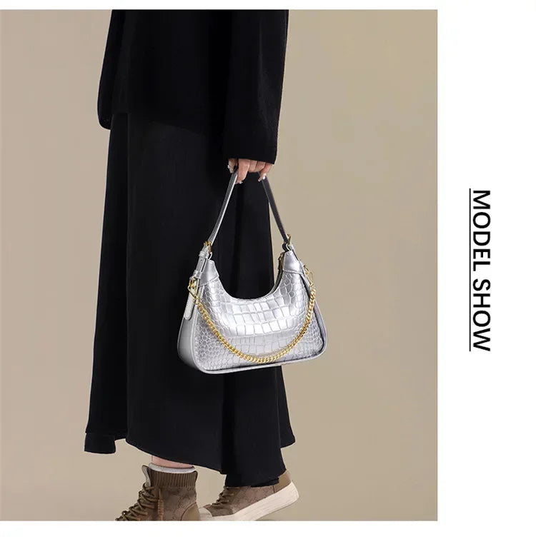Women's Large - Capacity Tote Bag | Casual Simple Shoulder Style, Retro - Inspired Design for Commuting, Spacious Interior