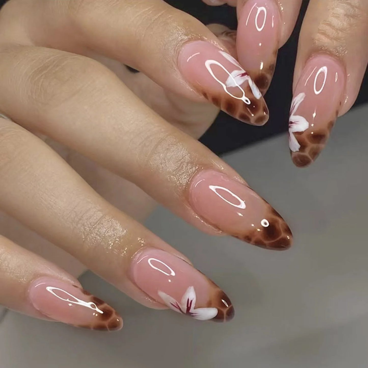 24Pcs Fairy White Flower Fake Nails Pink French Tip Press on Nails Short Square Wearable False Nail for Girls DIY