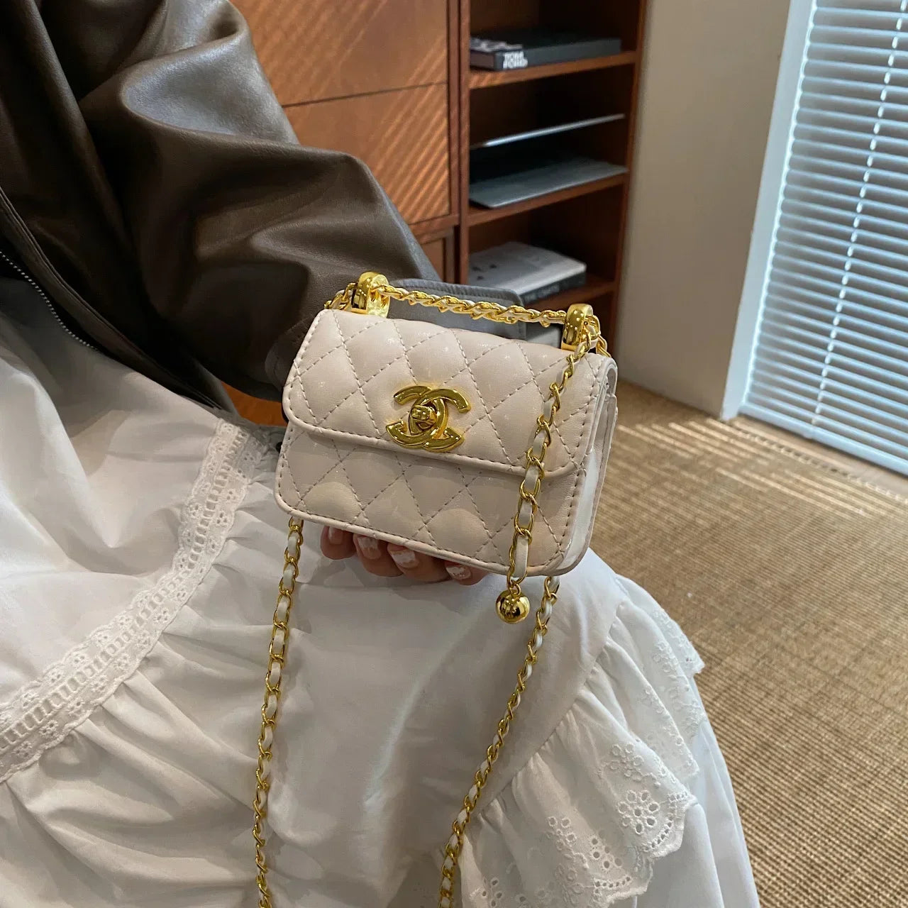 2025 New Arrival! Women's High-Quality Textured Small Square Bag - Trendy Chain Shoulder Design, Versatile for All Occasions