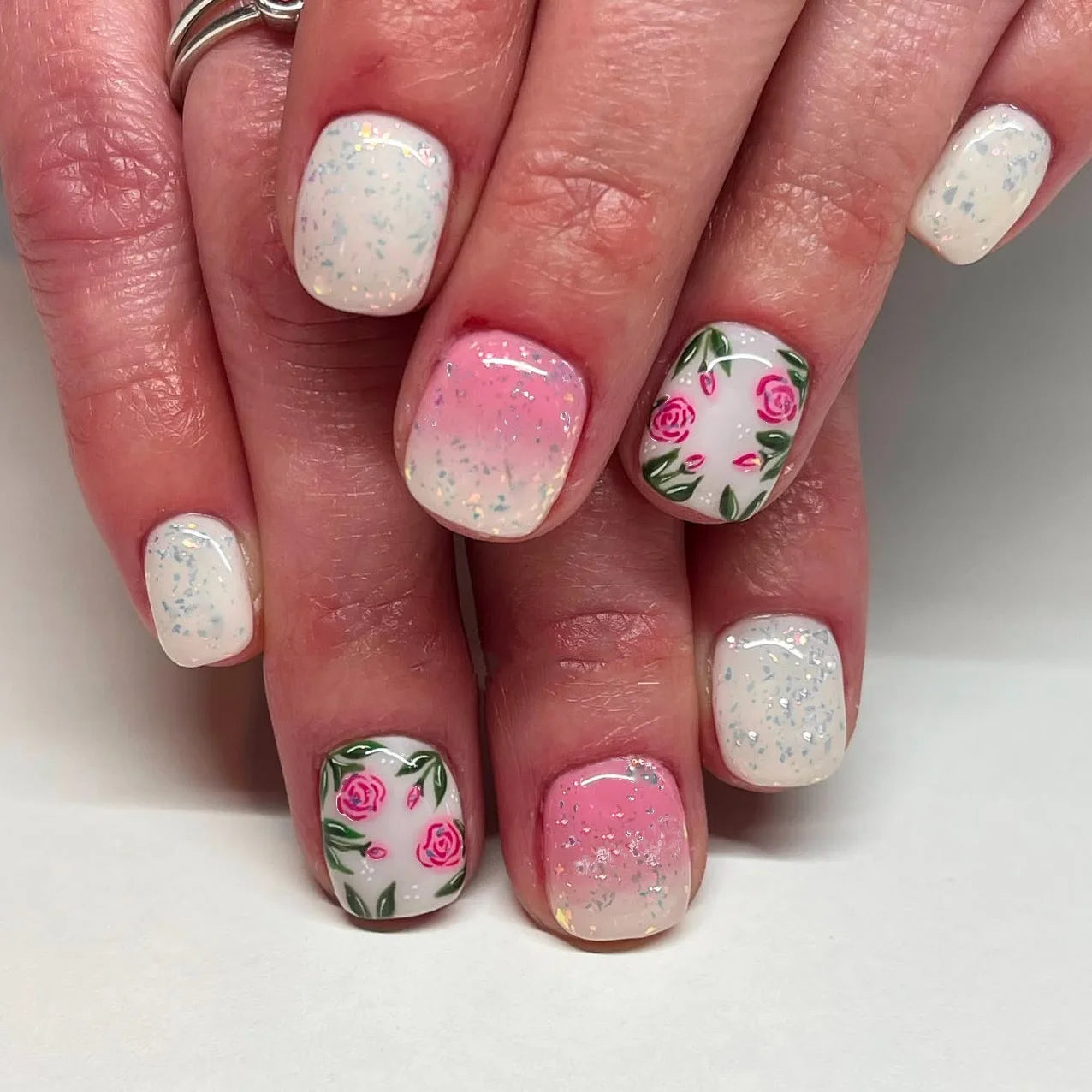 24Pcs Fairy White Flower Fake Nails Pink French Tip Press on Nails Short Square Wearable False Nail for Girls DIY