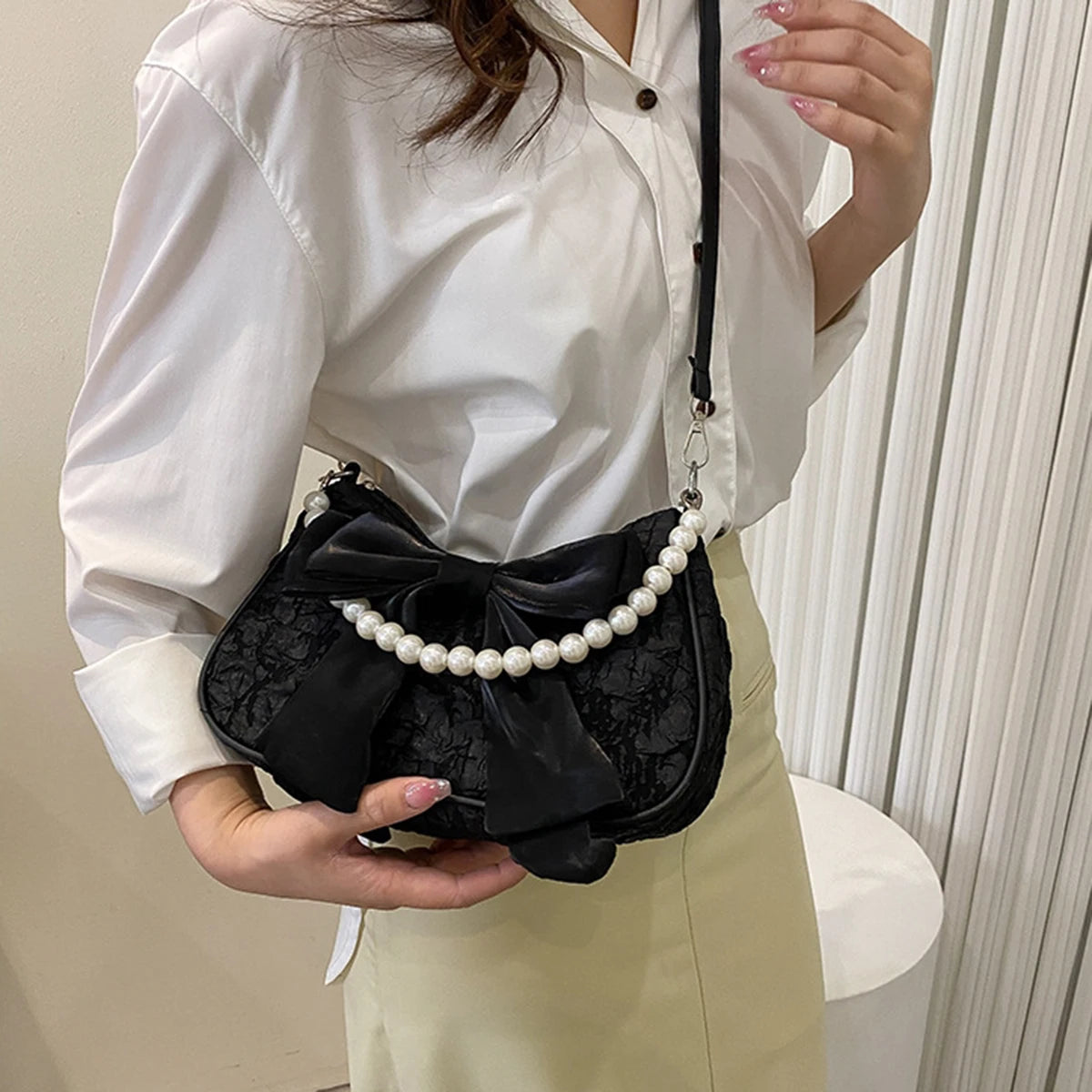 White folds pop retro bow bag Female Pearl handle New fashion pearl armpit shoulder crossbody bag 1 outfit