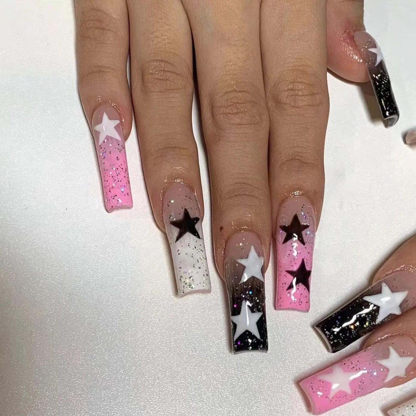 y2k Nails 24pcs Fake Nails Black Pink Color French Press Nail Tips with Five-pointed Star Pattern Artificial Nail Tips for Girls