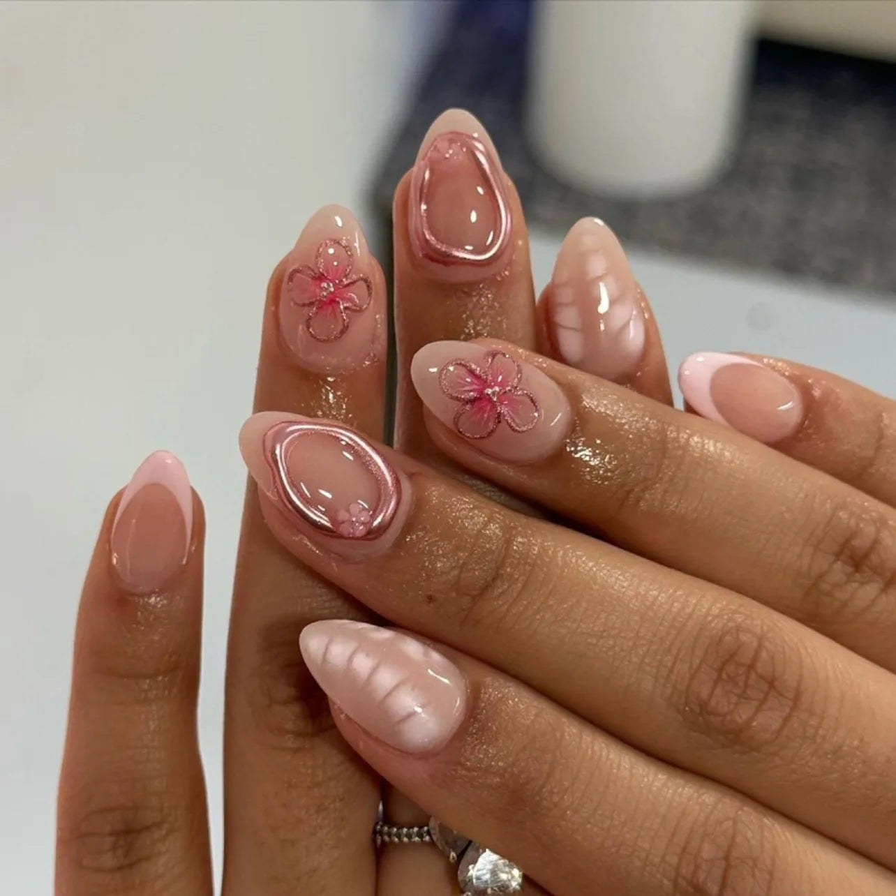 24pcs Flower Pattern Fake Nail Korean Sweet Pink Almond False Nail Tips for Lady Girl Wearable Detachable Simple Press on Nails
