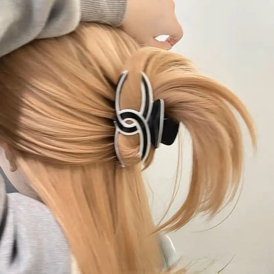 1pc Double C small fragrance French texture hair clip, shark clip hair accessory, women's light luxury hair clip hair accessory