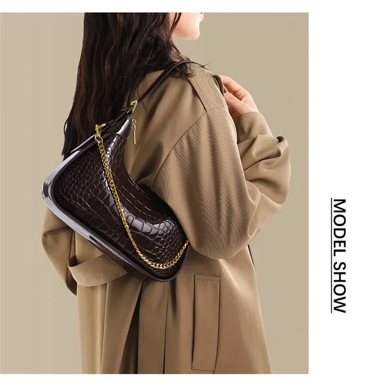 Women's Large - Capacity Tote Bag | Casual Simple Shoulder Style, Retro - Inspired Design for Commuting, Spacious Interior