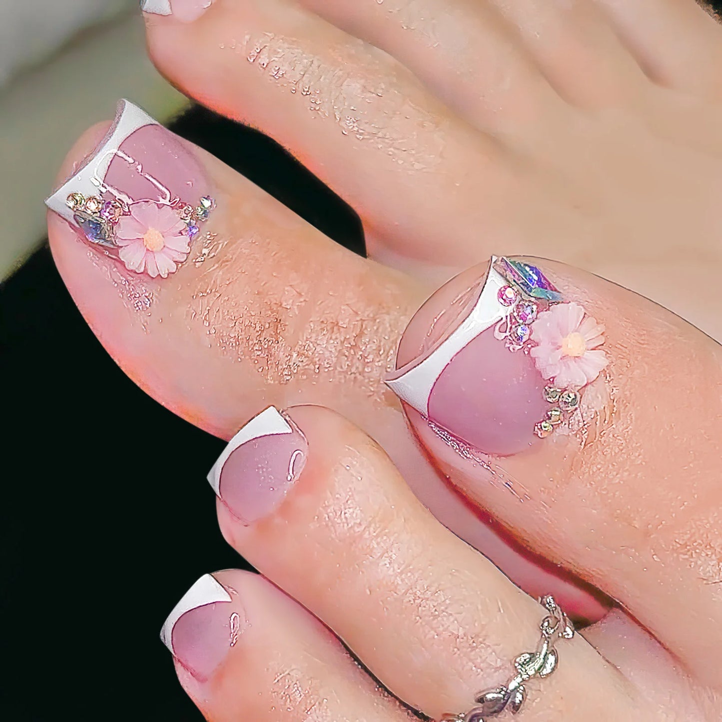 24pcs Sweet French False Nails Shiny 3d Dimaond Flowers Design Fake Nails Wearable Detachabe Summer Press on Nails for Girls