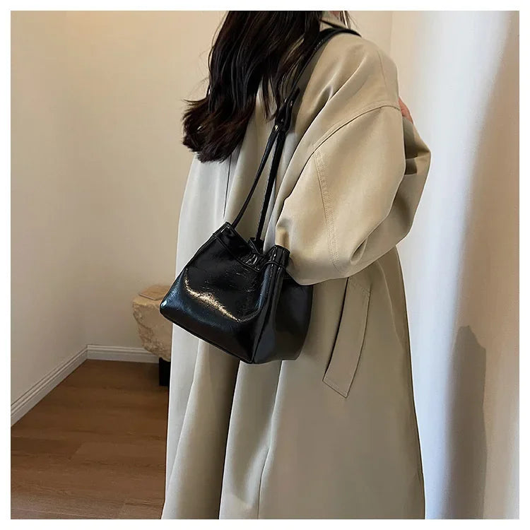 Design Sense Red Women New 2024 Fashion Texture Shoulder Bag Popular Popular Hand Tote Bags for Women Handbags Red Purse Bolsa