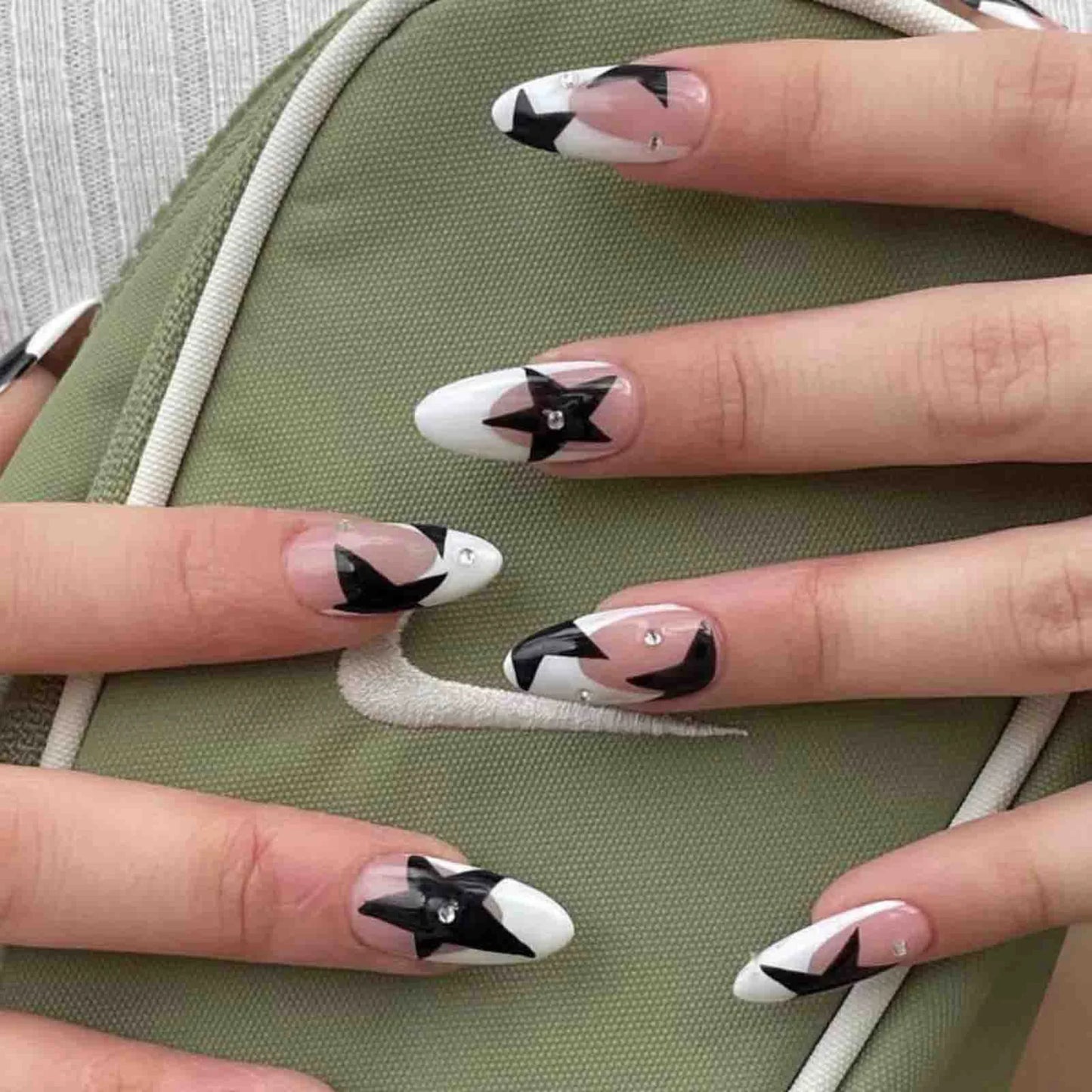 y2k Nails 24pcs Fake Nails Black Pink Color French Press Nail Tips with Five-pointed Star Pattern Artificial Nail Tips for Girls