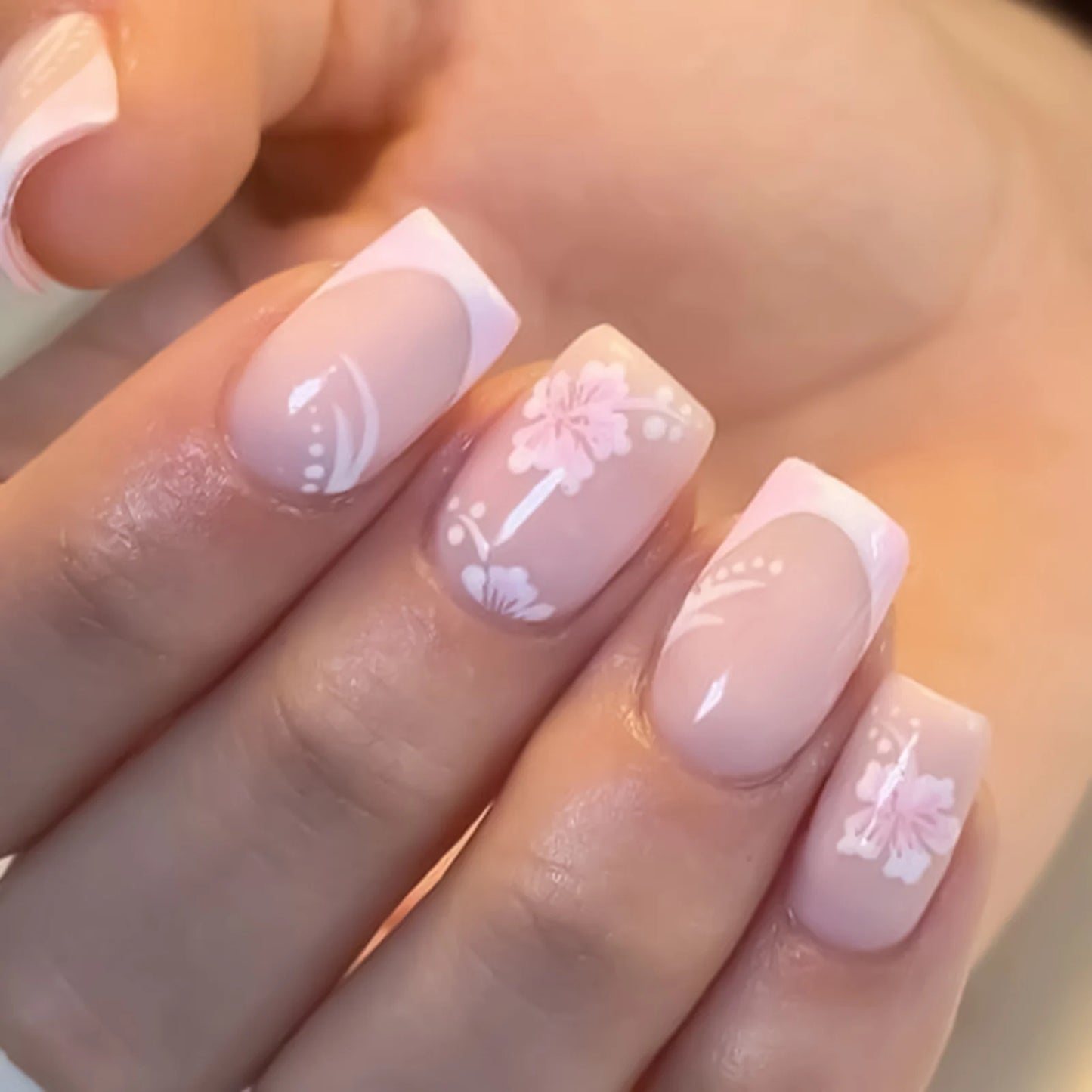 24Pcs Fairy White Flower Fake Nails Pink French Tip Press on Nails Short Square Wearable False Nail for Girls DIY