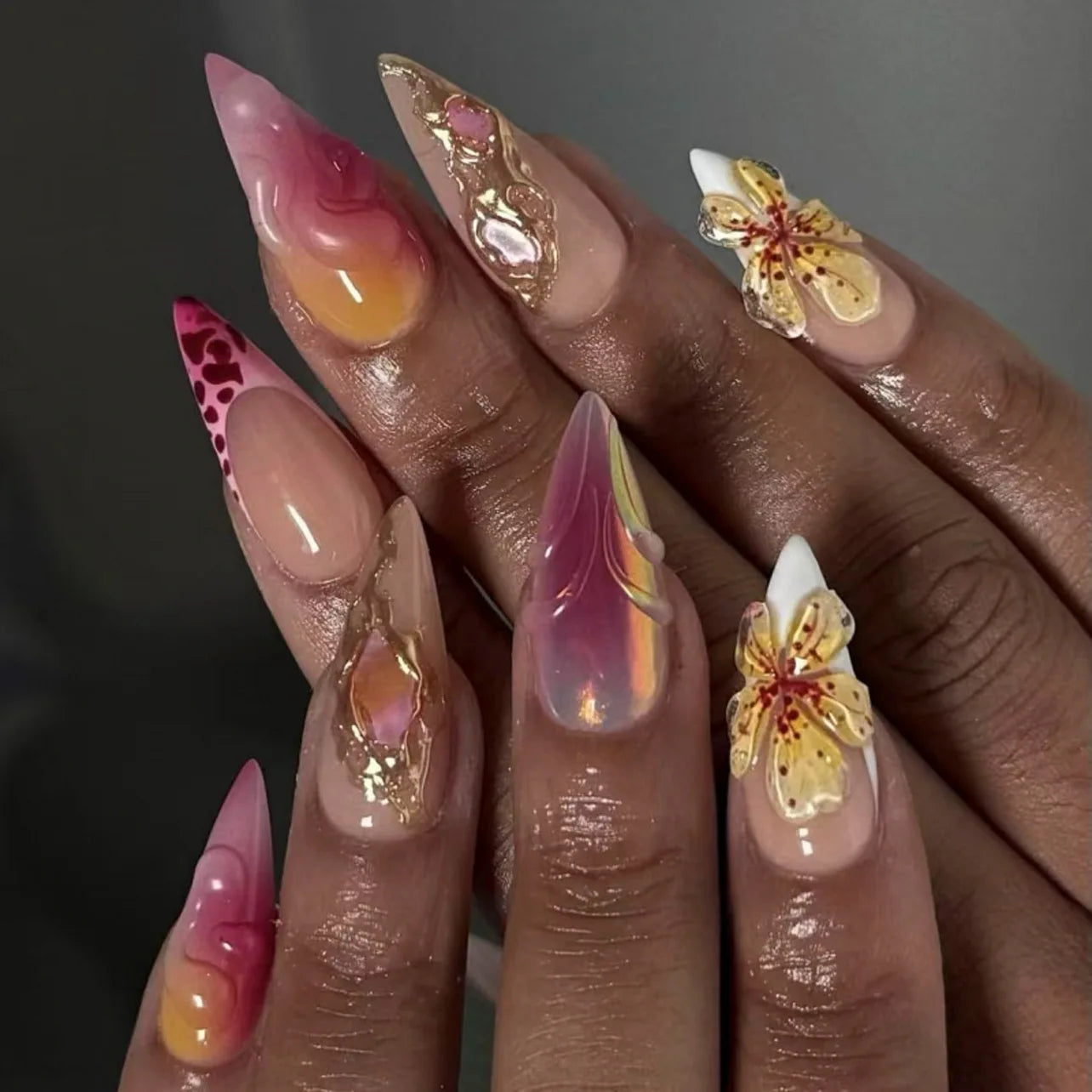 24pcs Flower Pattern Fake Nail Korean Sweet Pink Almond False Nail Tips for Lady Girl Wearable Detachable Simple Press on Nails