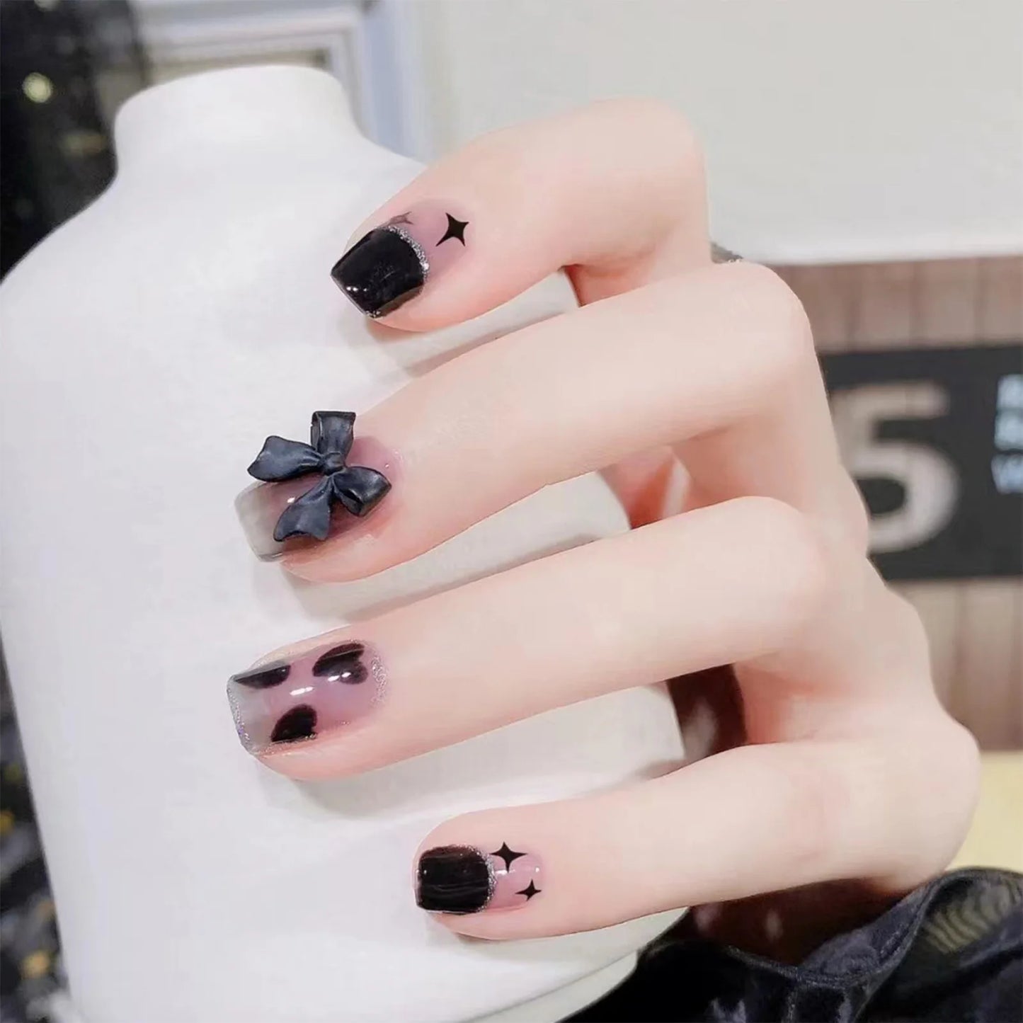 Short French Fake Nails Black Bow Design Press on Nail Tips with Glitter Love Heart Pattern Artificial Nail Tips for Girls 24pcs