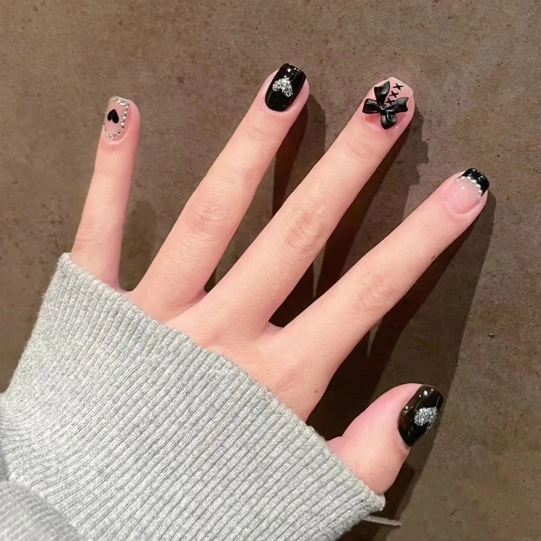Short French Fake Nails Black Bow Design Press on Nail Tips with Glitter Love Heart Pattern Artificial Nail Tips for Girls 24pcs