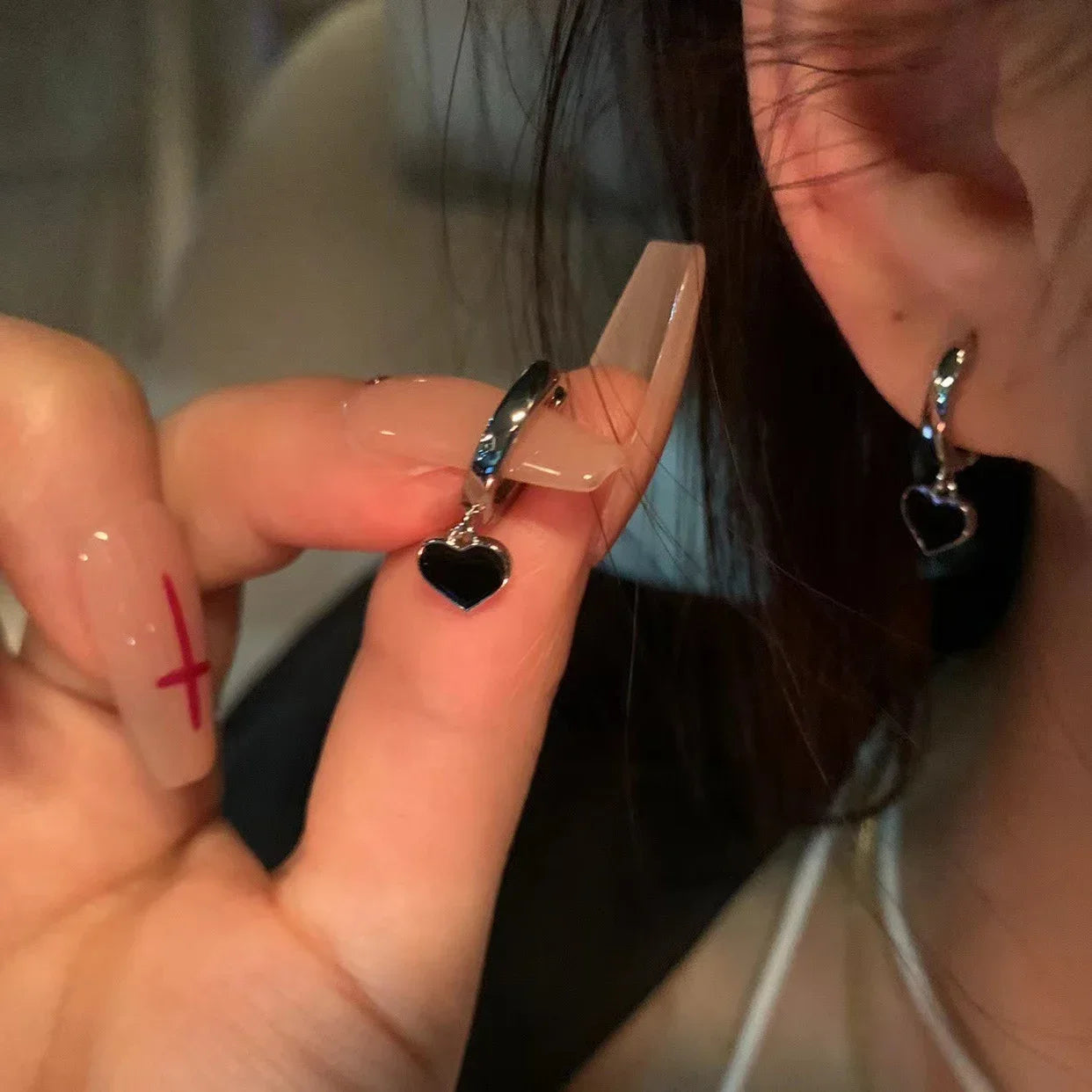 Black Color Geometric Heart-shaped Earrings for Women Girls Fashion Hollow Heart Hoop Earrings Jewelry Accessories 2023