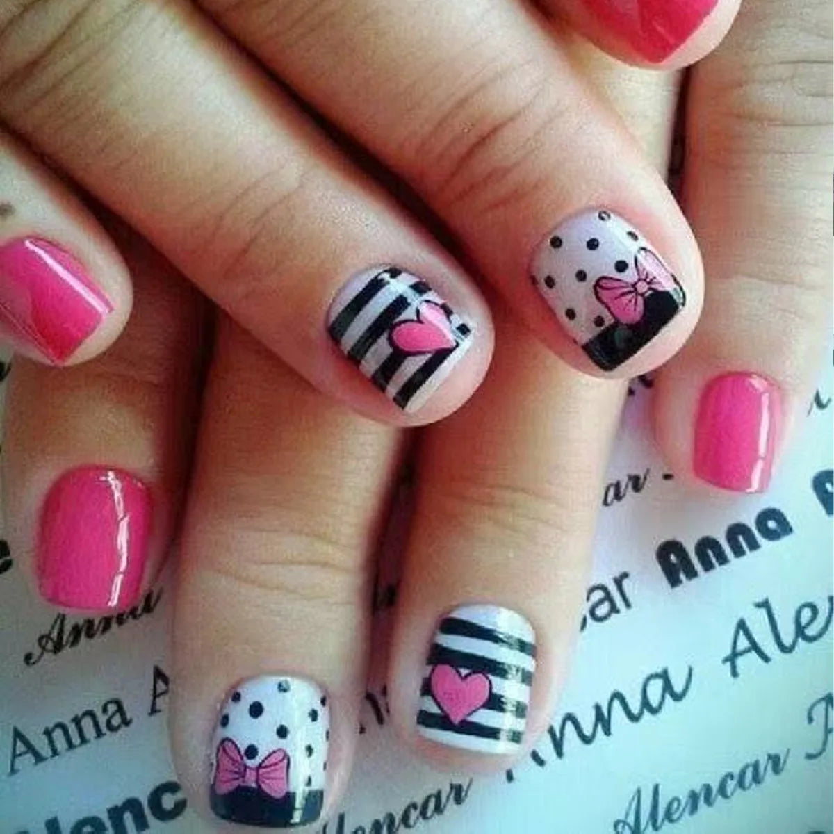 Y2K Girls Black French Fake Nails 24Pcs Short Square Press On Nails Pink Love Heart/Dot Printed Valentine's Day Charm Manicure