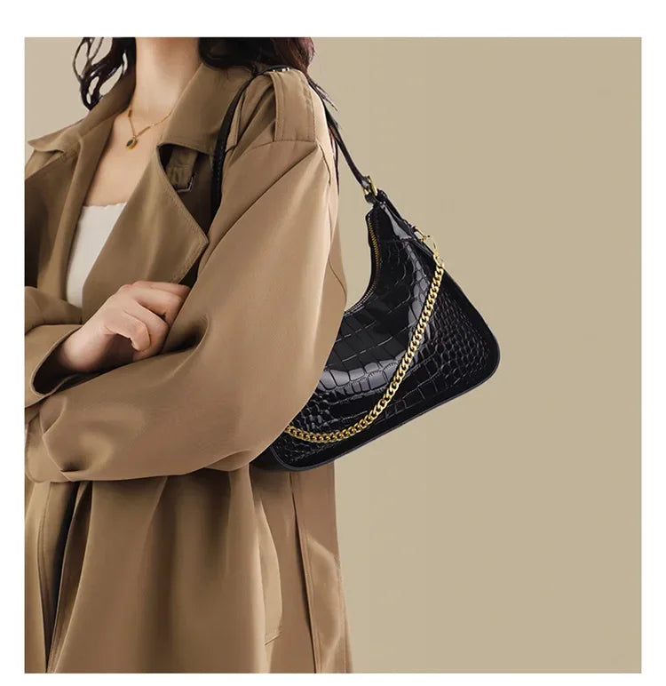 Women's Large - Capacity Tote Bag | Casual Simple Shoulder Style, Retro - Inspired Design for Commuting, Spacious Interior